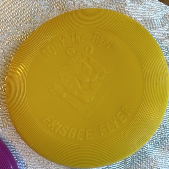 6 Tony The Tiger Frisbee Flyers - Picture 3 of 6
